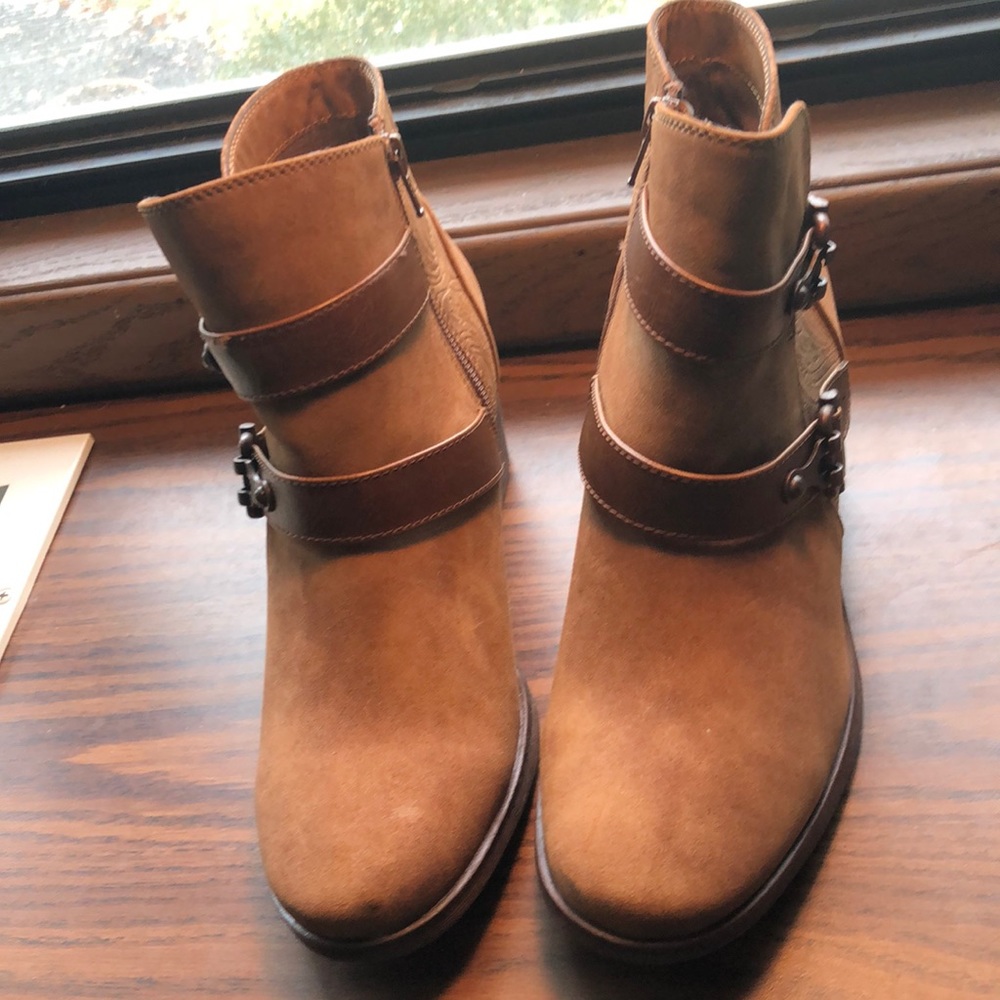 Like new Euro Soft Ankle boots.  Side zip.  Size 9 1/2.  Man-made suede.